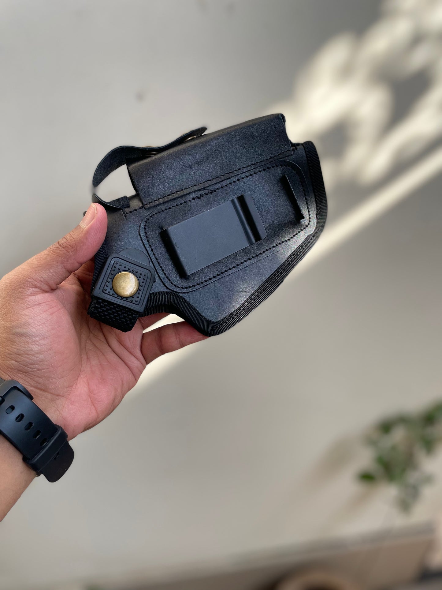 3 in 1 deal, 1x Black round belly belt, 1x leather iwb/owb clipper, 1x cleaning kit